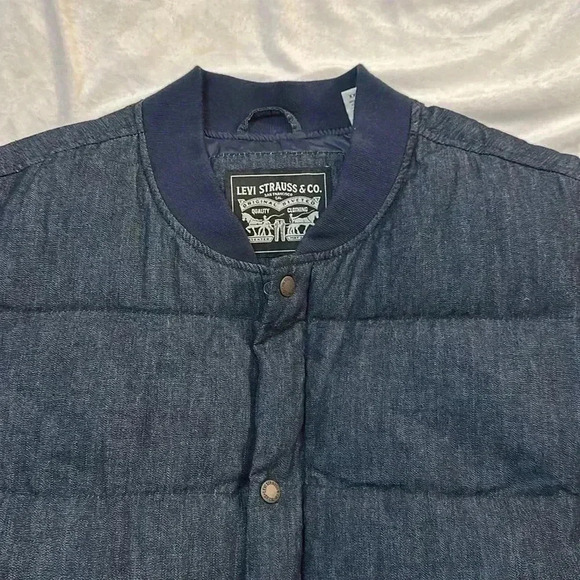 Levi’s - Picture 3 of 5